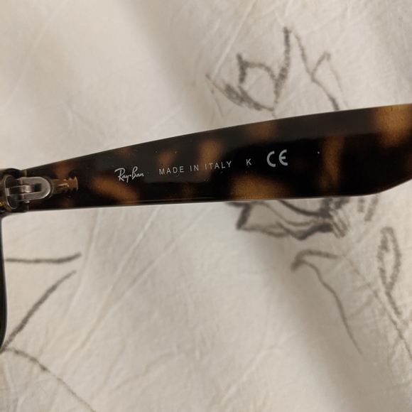 Turtle shell Ray Ban Sunglasses - Picture 3 of 4